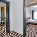 New Corner Holiday park 3*